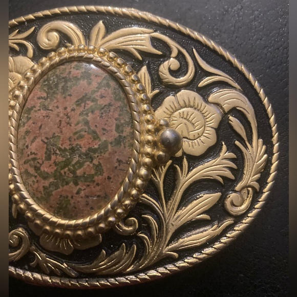 Rare Find Gold & Black Oval Shaped Floral & Leaf Design Belt Buckle - Picture 6 of 16